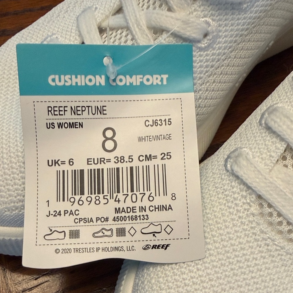 Reef Women's Classic White Sneakers - Picture 2 of 4